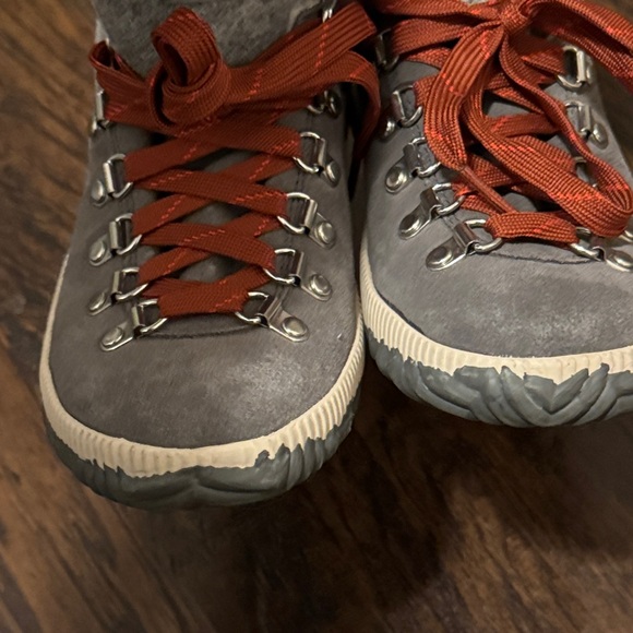 Like New Sorel Waterproof Gray Boots with Red Laces - Picture 7 of 14